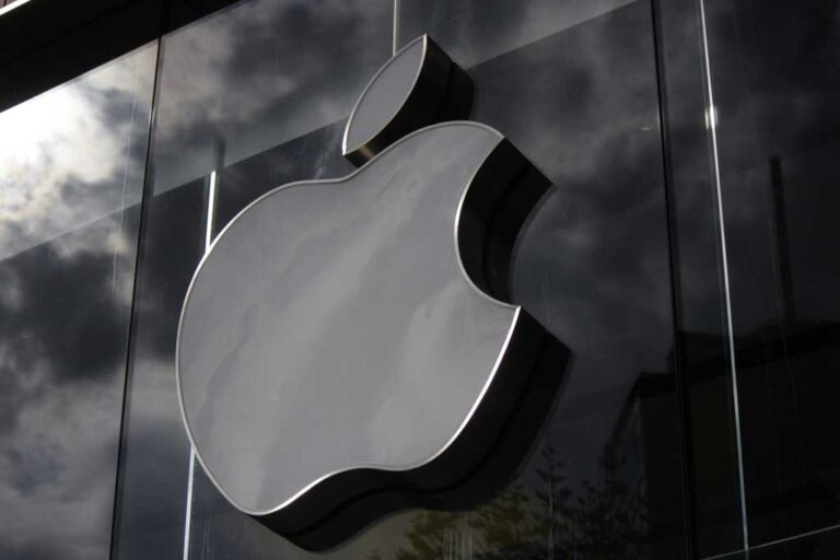 In lawsuit, Apple is accused of spying on its employees